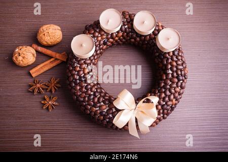 weihnachtskranz aus Kaffeebohnen Stockfoto