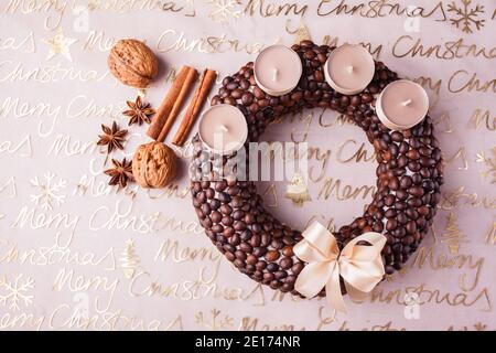 weihnachtskranz aus Kaffeebohnen Stockfoto