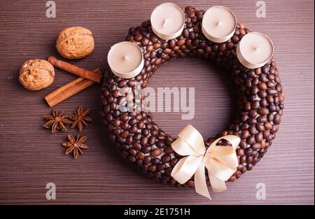weihnachtskranz aus Kaffeebohnen Stockfoto