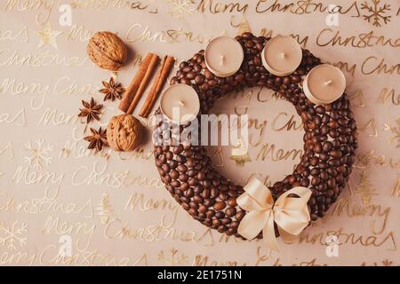 weihnachtskranz aus Kaffeebohnen Stockfoto