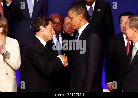 Der französische Präsident Nicolas Sarkozy, US-Präsident Barack Obama während eines Familienbildes während des G8-Gipfels in Deauville, Westfrankreich am 27. Mai 2011. Foto von Ludovic/Pool/ABACAPRESS.COM Stockfoto