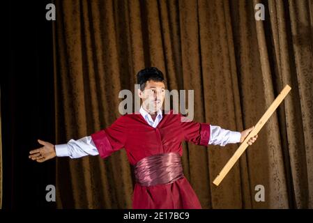 Die Schauspieler des Staatlichen Lezgi Dramatheaters spielen Arshin Mal Alan in Qusar, Aserbaidschan Stockfoto