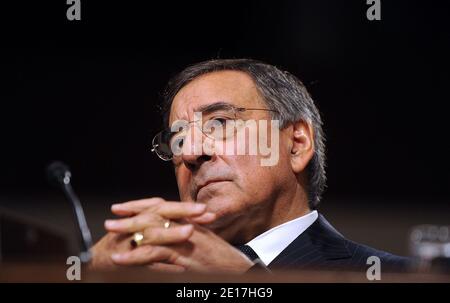 CIA-Direktor Leon Panetta bezeugt vor dem Komitee der Streitkräfte des Senats seine Ernennung zum neuen Verteidigungsminister am 9. Juni 2011 auf dem Capitol Hill in Washington D.C. Foto von Olivier Douliery/ABACAPRESS.COM Stockfoto