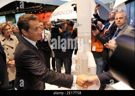 Der französische Präsident Nicolas Sarkozy eröffnet am 20. Juni 2011 die 49. Internationale Paris Air Show in Le Bourget, in der Nähe von Paris. Foto von Laurent Chamussy/Pool/ABACAPRESS.COM Stockfoto