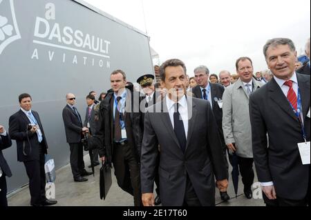 Der französische Präsident Nicolas Sarkozy eröffnet am 20. Juni 2011 die 49. Internationale Paris Air Show in Le Bourget, in der Nähe von Paris. Foto von Laurent Chamussy/Pool/ABACAPRESS.COM Stockfoto