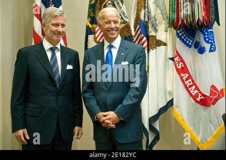 Vizepräsident Joe Biden steht mit Prinz Philippe von Belgien während einer Medienverfügbarkeit vor ihrem Treffen im Weißen Haus in Washington, DC, USA, am 28. Juni 2011. Foto von Kevin Dietsch/UPI/Pool/ABACAPRESS.COM Stockfoto