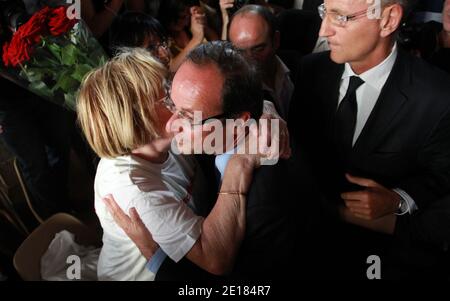 Der sozialistische Abgeordnete Francois Hollande, Kandidat für die Präsidentschaftswahlen, ist am 30. Juni 2011 in Vienne (Isere) in Frankreich im Wahlkampf. Fotos von Vincent Dargent/ABACAPRESS.COM Stockfoto