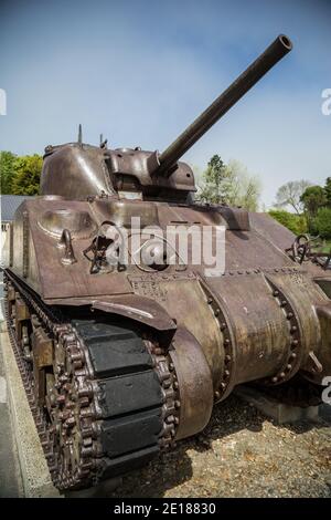 Omaha Beach Normandie 6. Mai 2013 :Sherman Tank außerhalb der Omaha Beach Memorial Museum Stockfoto