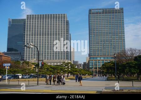 Menschen, die darauf warten, die Straße in chiyoda Tokyo zu überqueren Japan Stockfoto