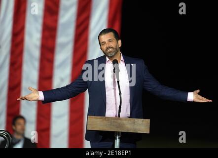 Dalton, Usa. Januar 2021. Donald Trump Jr. spricht am Montag, den 4. Januar 2021, mit den Anhängern von Präsident Donald Trump auf dem Regionalflughafen Dalton bei einer Kundgebung für die Senatskandidaten Kelly Loefler und David Perdue in Dalton, Georgia. Foto von Tami Chappell/UPI Credit: UPI/Alamy Live News Stockfoto