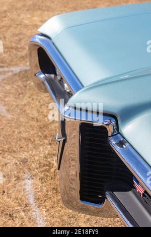 Detail des Frontend 1960s Pontiac Catalina auf der Stars & Stripes Classic American Car Show, Stockfoto