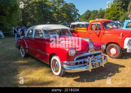 1950s Pontiac Chieftain Eight auf der Stars & Stripes Classic American Car Show, Stockfoto