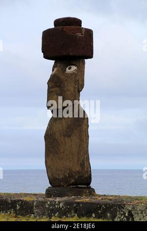 AHU Ko Te Riku, der einzige vollständige Moai auf der Osterinsel, Rapa Nui, Polynesien, Chile, Südamerika Stockfoto