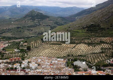 Blick auf die Stadt Jaen von den Ruinen von Das Castillo de Santa Catalina (Schloss von Saint Catalina) In der Nähe von Jaen Andalusien Spanien Stockfoto