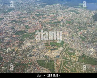 Eine wunderschöne Vogelperspektive auf eine Tagesansicht der Stadt Oslo, aufgenommen von einem Flug, der am Flughafen Gardermoen in Oslo, Norwegen, landet Stockfoto