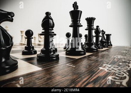 Macro photo of chess pieces on a chess board Stockfoto