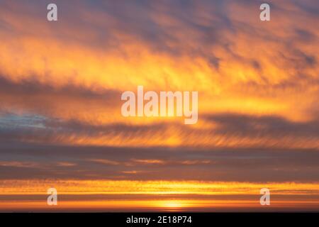 Dramatischer apokalyptischer Himmel Hintergrund Stockfoto