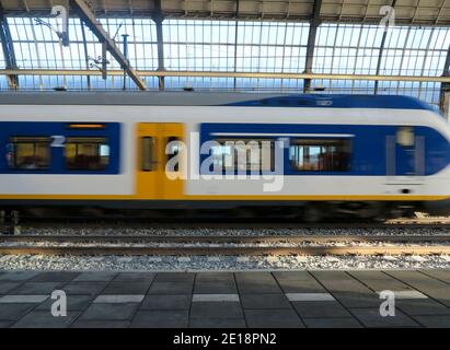 Ankunft am Hauptbahnhof Amsterdam Centraal Bahnhof Stockfoto