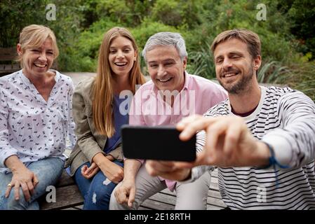 Familie nehmen selfie Stockfoto