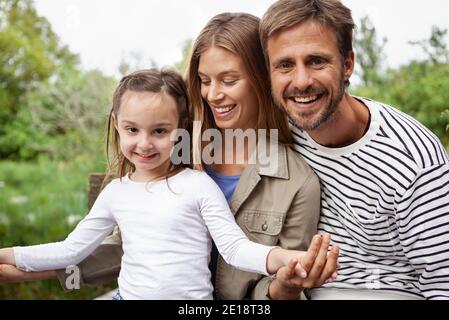 Happy Family im Garten Stockfoto