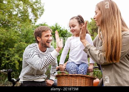 Familie Spaß im Garten Stockfoto