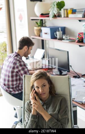 Business Leute, die im Büro Stockfoto