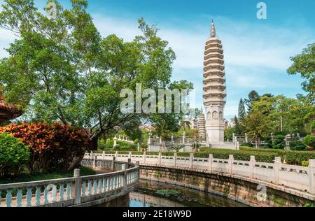 Tempelturm am südlichen Putuo Tempel in Xiamen Stockfoto