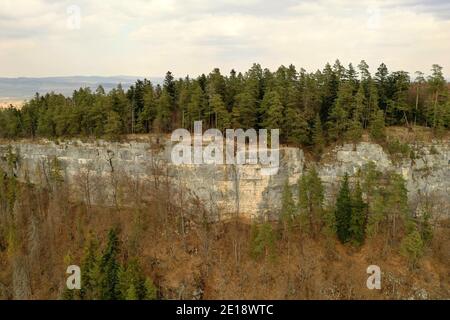 Luftaufnahme des Slowakischen Paradieses im Dorf Spisske Tomasovce in der Slowakei - Tomasovsky vyhlad Stockfoto