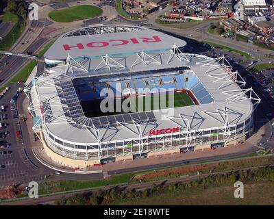 Luftaufnahme der Coventry Building Society Arena in Coventry, einschließlich eines Sportkomplexes und Rugby-Platz, der von Wesps RUFC genutzt wird, und eines Hotels usw. Stockfoto