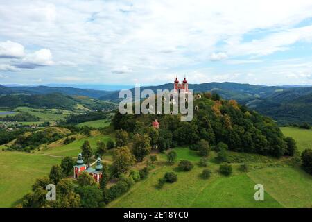 Luftaufnahme von Kalvarienberg in Banska Stiavnica, Slowakei Stockfoto