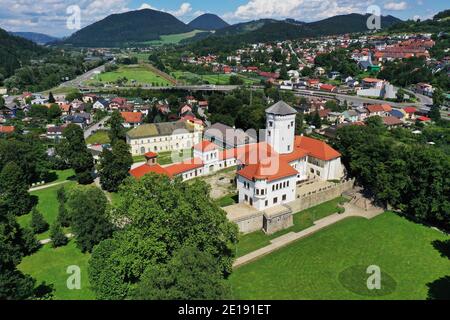 Luftaufnahme des Budatinsky Schlosses in Zilina, Slowakei Stockfoto