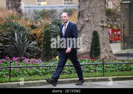 Sir Simon Stevens, Chief Executive des National Health Service in England, kam am Morgen in der Downing Street an, nachdem Premierminister Boris Johnson weitere Maßnahmen als Teil einer Sperre in England aufstellte, um die Ausbreitung des Coronavirus zu stoppen. Stockfoto