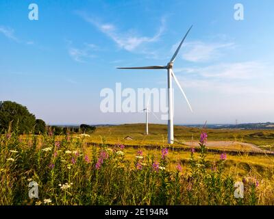 Senvion MM82/2050 Windturbinen auf der Carsington Weide bei Brassington in The Derbyshire Dales England Großbritannien Stockfoto