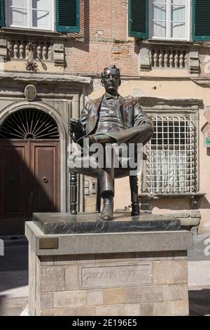 Italien, Toskana: Lucca. Statue des Musikers Giacomo Puccini Stockfoto