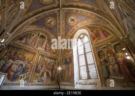 Italien, Toskana: Florenz (Firenze auf Italienisch). Sakristei der Kapelle von San Nicolo mit Fresken von Mariotto di Nardo in der Officina profumo Bauernhof Stockfoto