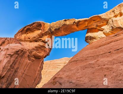 Wadi Rum, Jordanien. Um Fruuth Rock Bridge. Stockfoto