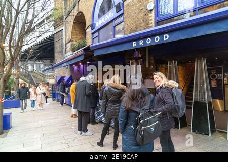 Imbissstände im London Bridge Market Stockfoto