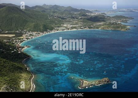Karibik, Saint Martin (Sint Maarten): Grand-Case Bay. Die Vervielfältigung in nautischen Zeitschriften, nautischen Führern oder nautischen Websites ist verboten. Stockfoto