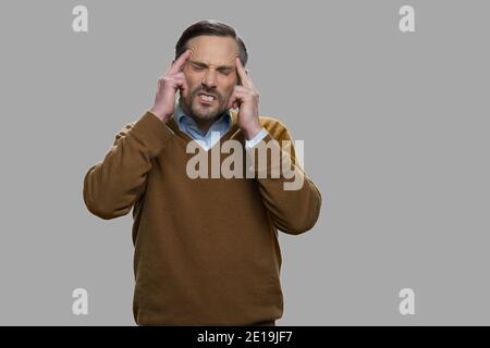 Gestresste reifen Mann leiden unter Kopfschmerzen. Stockfoto