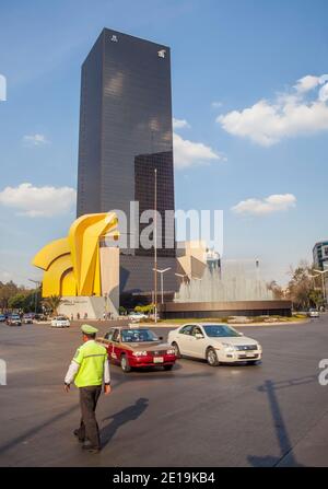 El Caballito (kleines Pferd) oder Cabeza de Caballo (Pferdekopf) Skulptur von Enrique Carbajal (Sebastián) auf Paseo de la Reforma Avenue, Mexiko-Stadt Stockfoto