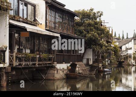 Alter Kanal in Zhujiajiao Wasserstadt in China Stockfoto