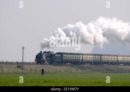 '31806' verlässt Blue Anchor mit einem Zug nach Minehead. Stockfoto