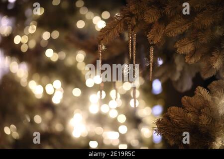 Weihnachtsbaum / Weihnachtsschmuck in Vilnius Stockfoto