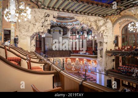 BARCELONA, SPANIEN-21. DEZEMBER 2020: Palau de la Musica Catalana's modernisme interior Stockfoto