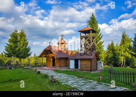 Holzkloster der Heiligen Kosmas und Damian auf dem Zlatar Berg, Serbien Stockfoto