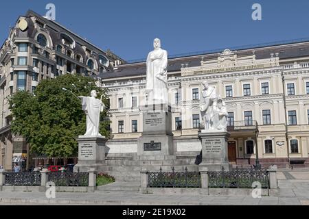 Denkmal der Prinzessin Olga, des Apostels Andreas und der Erleuchter Kyrill und Methodius in Kiew, Ukraine Stockfoto