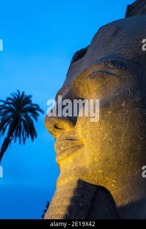 Ägypten, Luxor, Luxor Tempel, Kolosse von Ramses 11 Im ersten Hof Stockfoto