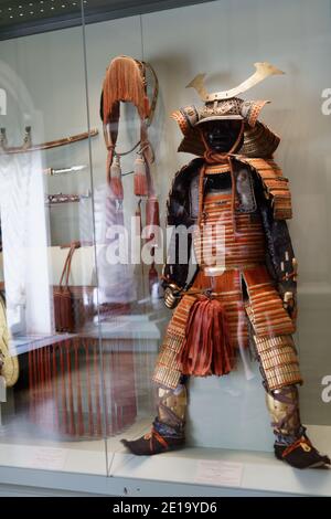 Samurai Rüstung ausgestellt in der Staatlichen Eremitage Museum, St. Petersburg, Russland, in Räumen, die der japanischen Kunst gewidmet sind Stockfoto