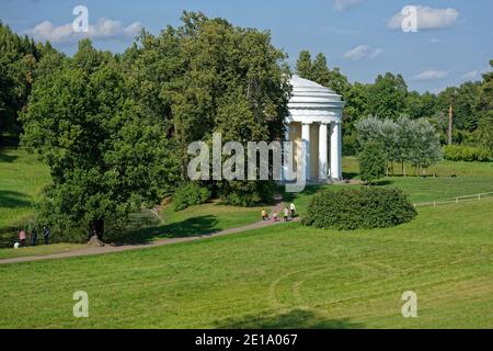 Pavillon Tempel der Freundschaft, erstellt von dem Architekten Charles Cameron im Jahr 1782, im Park von Pavlovsk in der Nähe von St. Petersburg, Russland Stockfoto