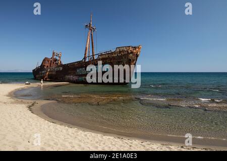 Schiffbruch Dimitrios, Valtaki Strand, Gythio, Peloponnes, Griechenland Stockfoto